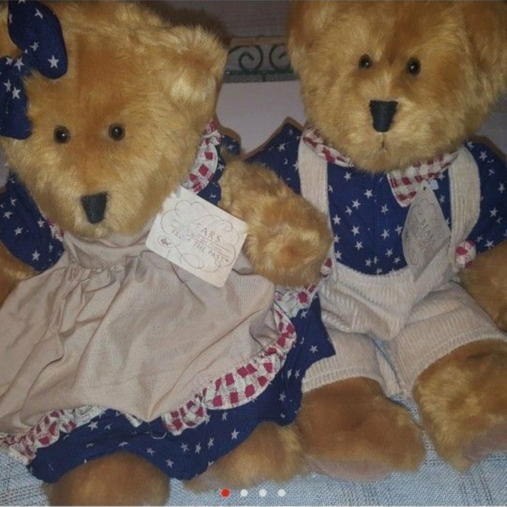2 vintage bears